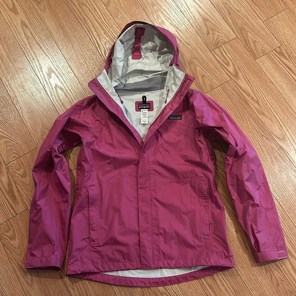 Like new Patagonia shell, good for hikes